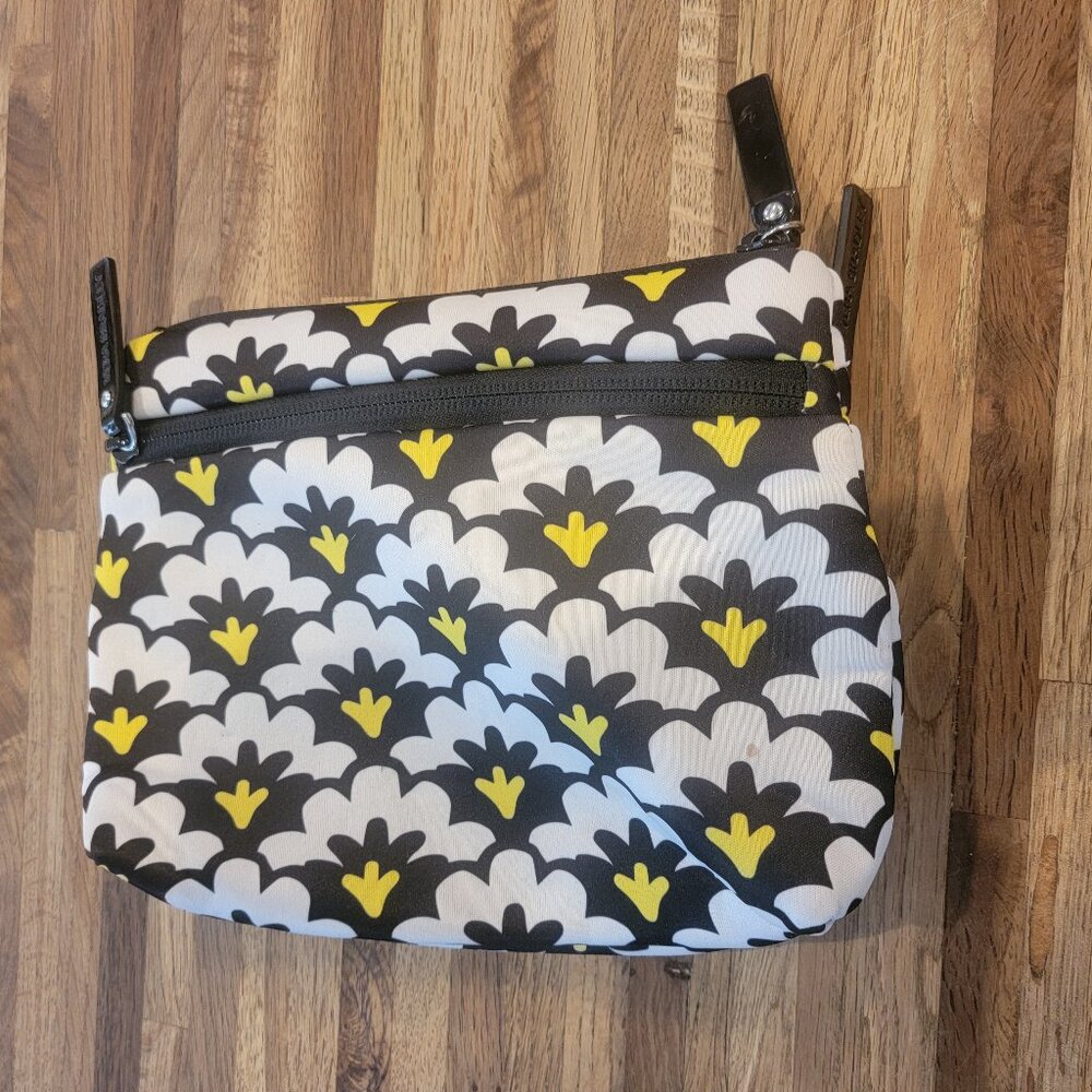 Vera Bradley Fanfare Pattern Neoprene Medium Size Make Up Bag - Picture 2 of 9